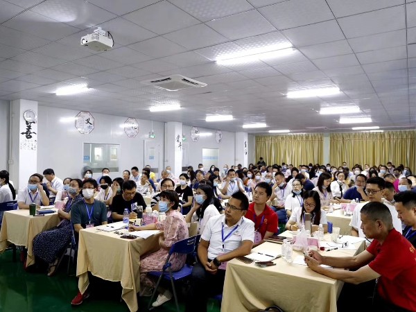 隆實想要不斷地進步，就得活到老學到老